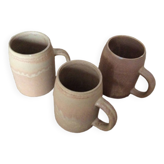 3 stoneware mugs