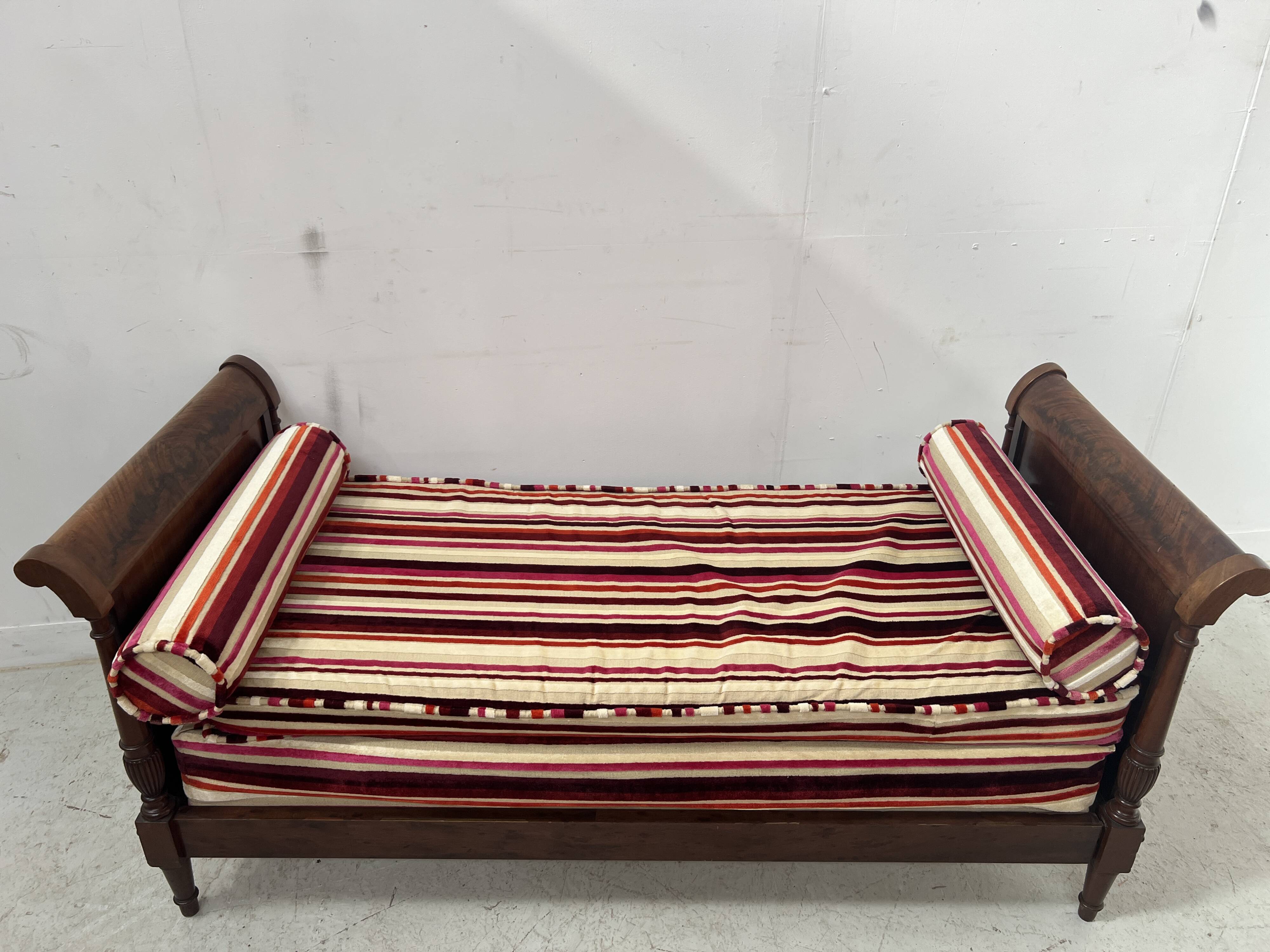 Louis XVI style mahogany daybed, 19th century