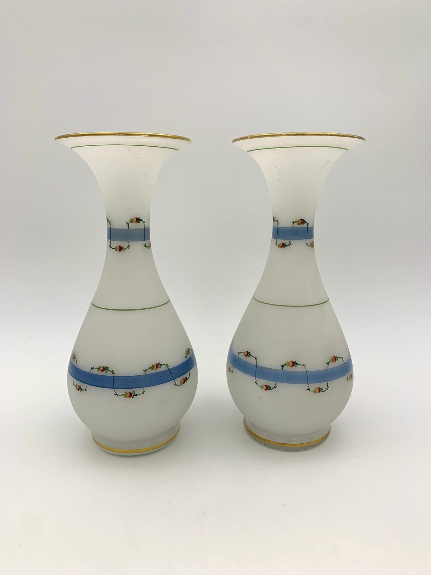 Pair of ancient opaline vases, flower decoration and blue and gold fillets - Circa 1900