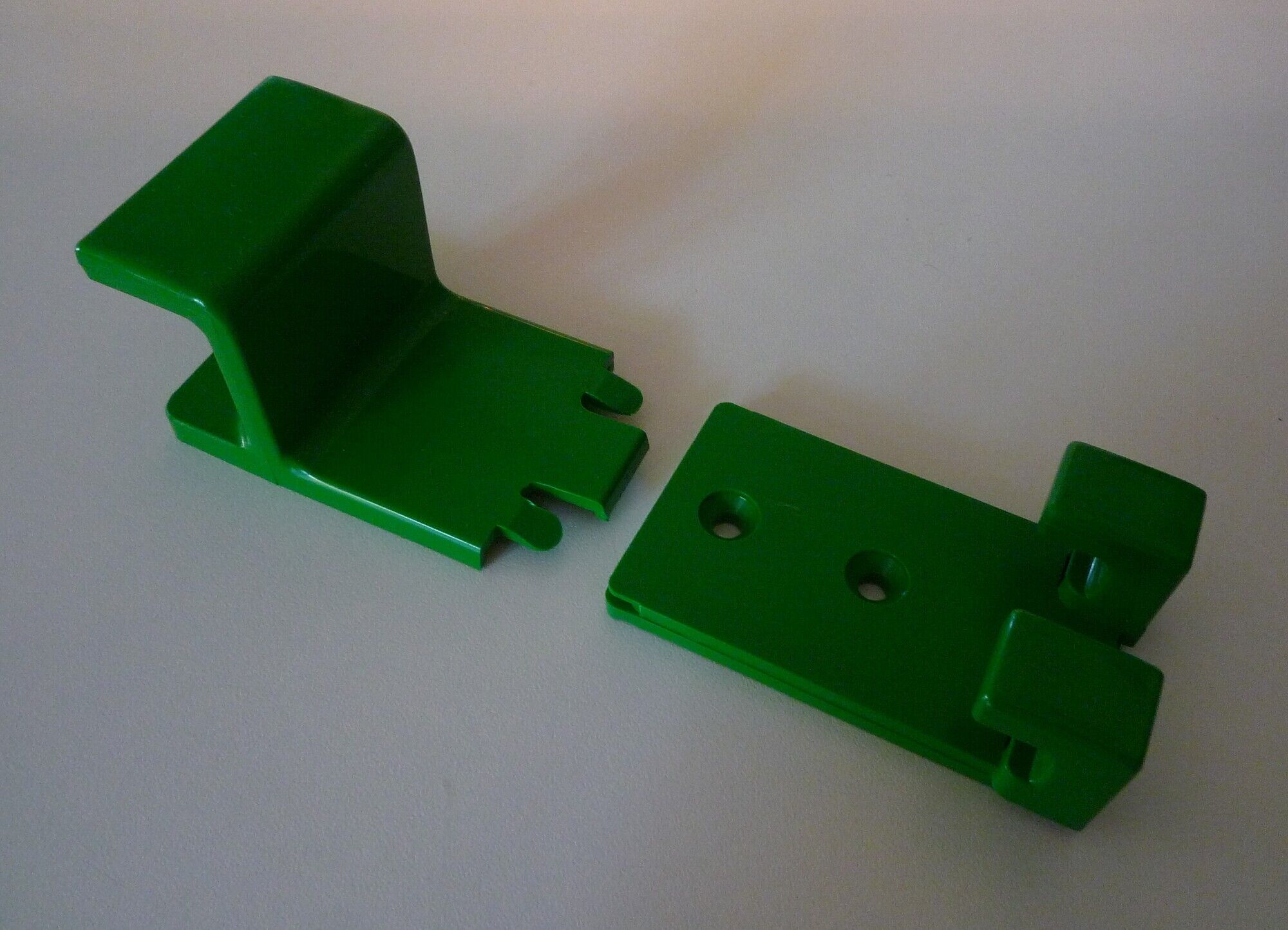 Paire de patères verte, design Olaf von Bohr 70