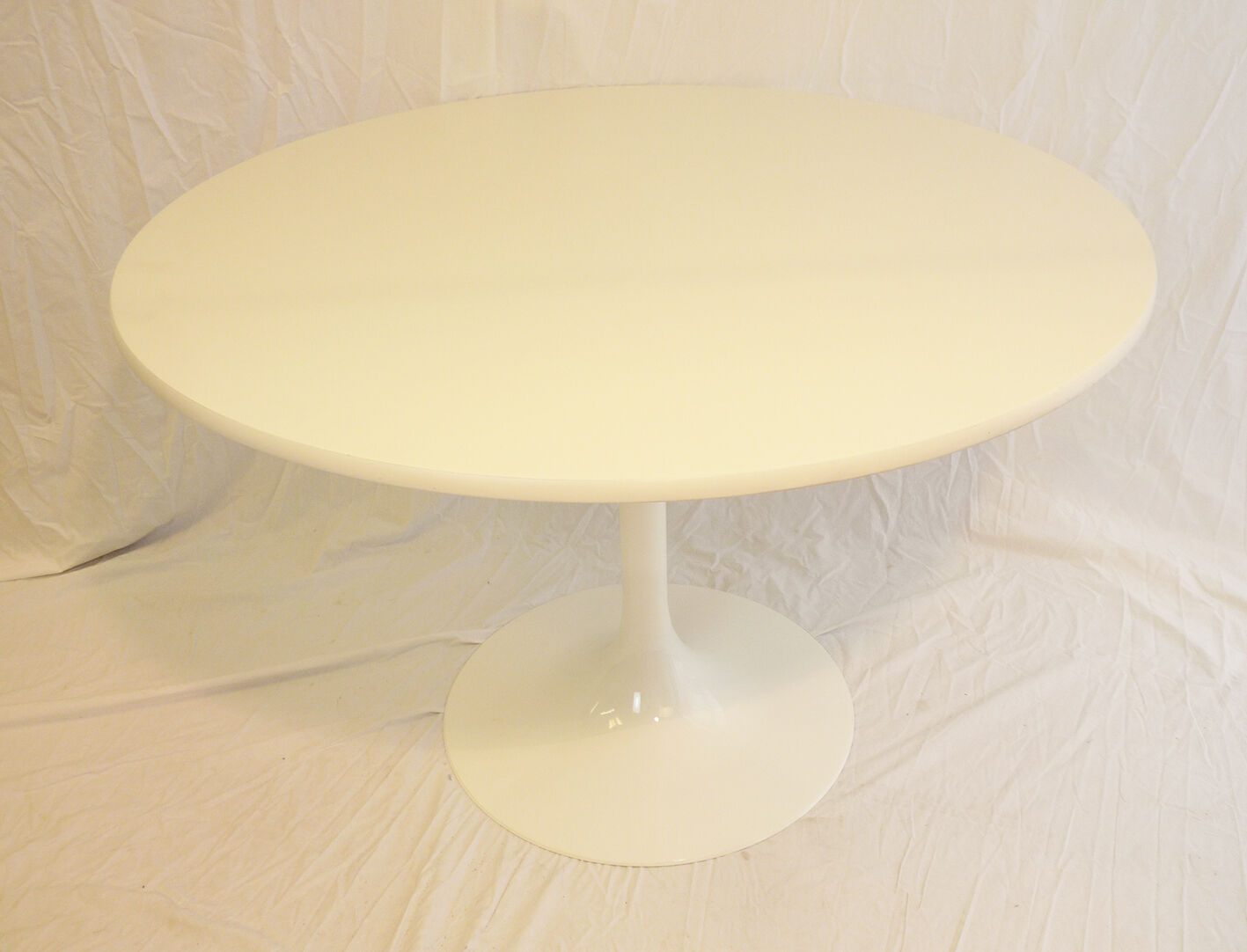 Round dining table 130 cm