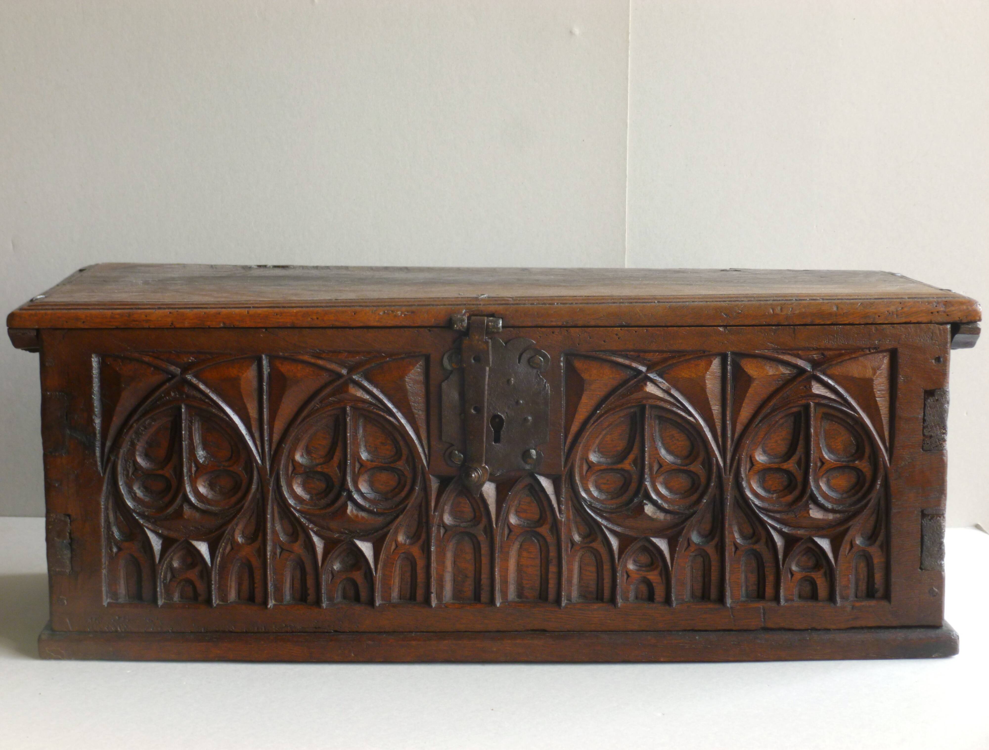 Gothic chest, 16th/17th century
