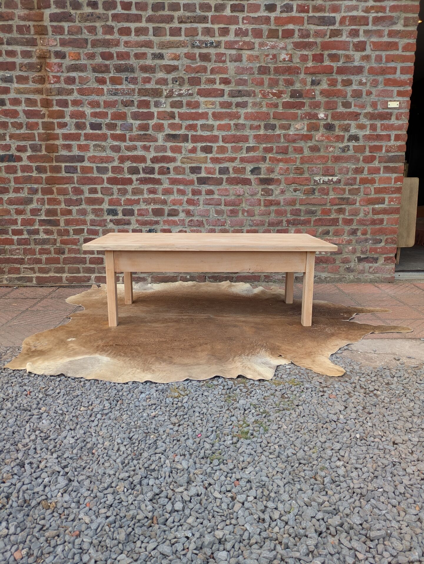Table basse en hêtre brut