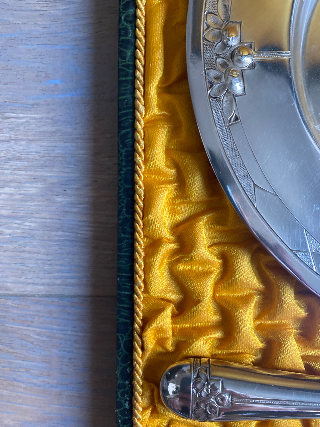 Porridge plate and spoon in silver metal