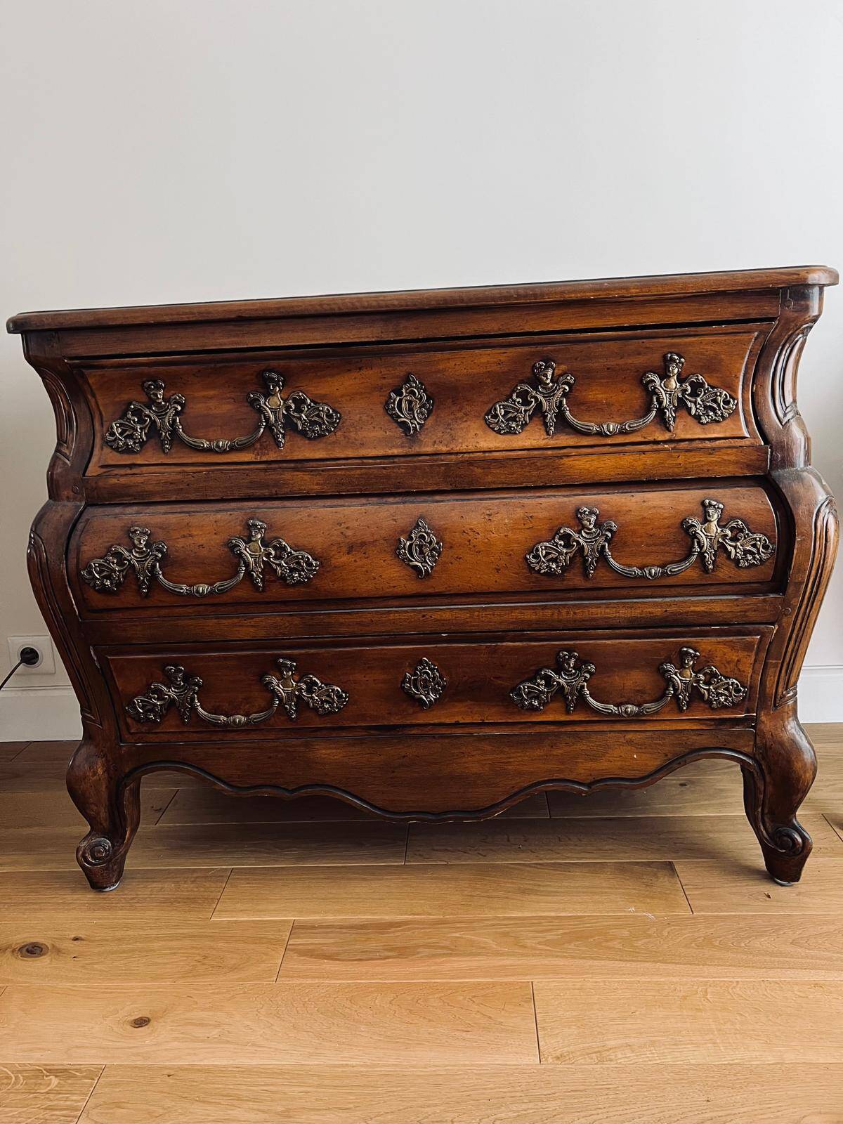 Commode style Louis XV