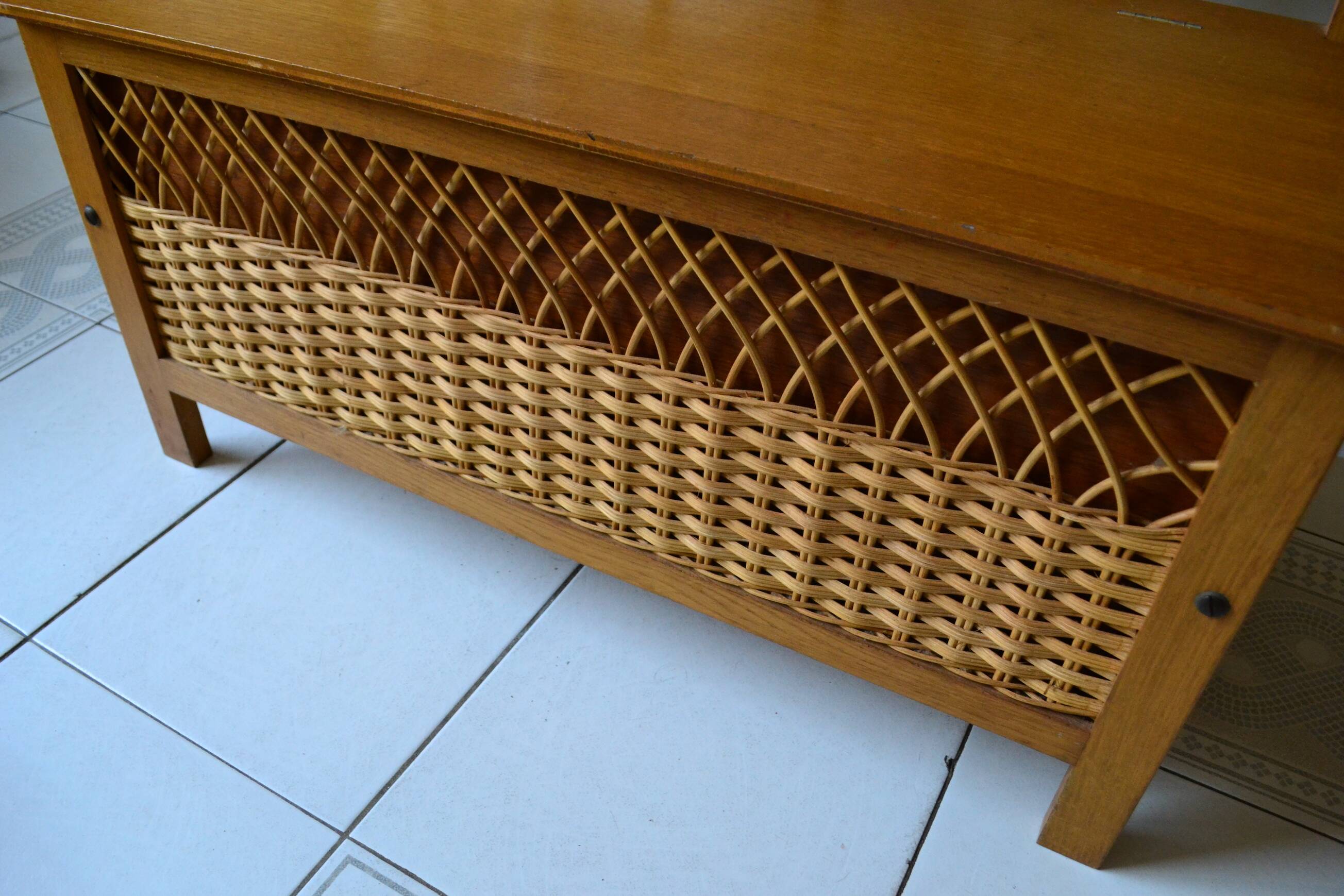 Wood and rattan bank bench from the 60s/70s.