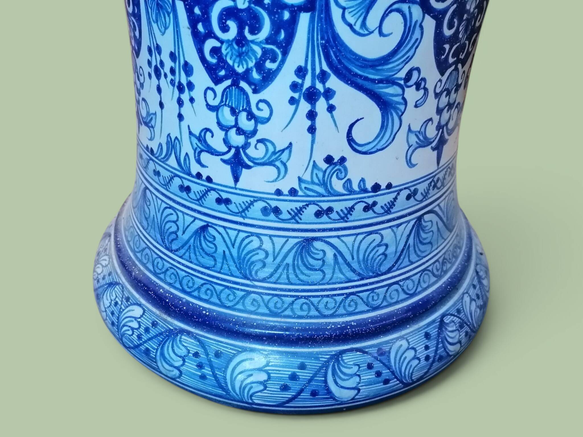 Column pedestal for a ceramic plant pot from Nevers.