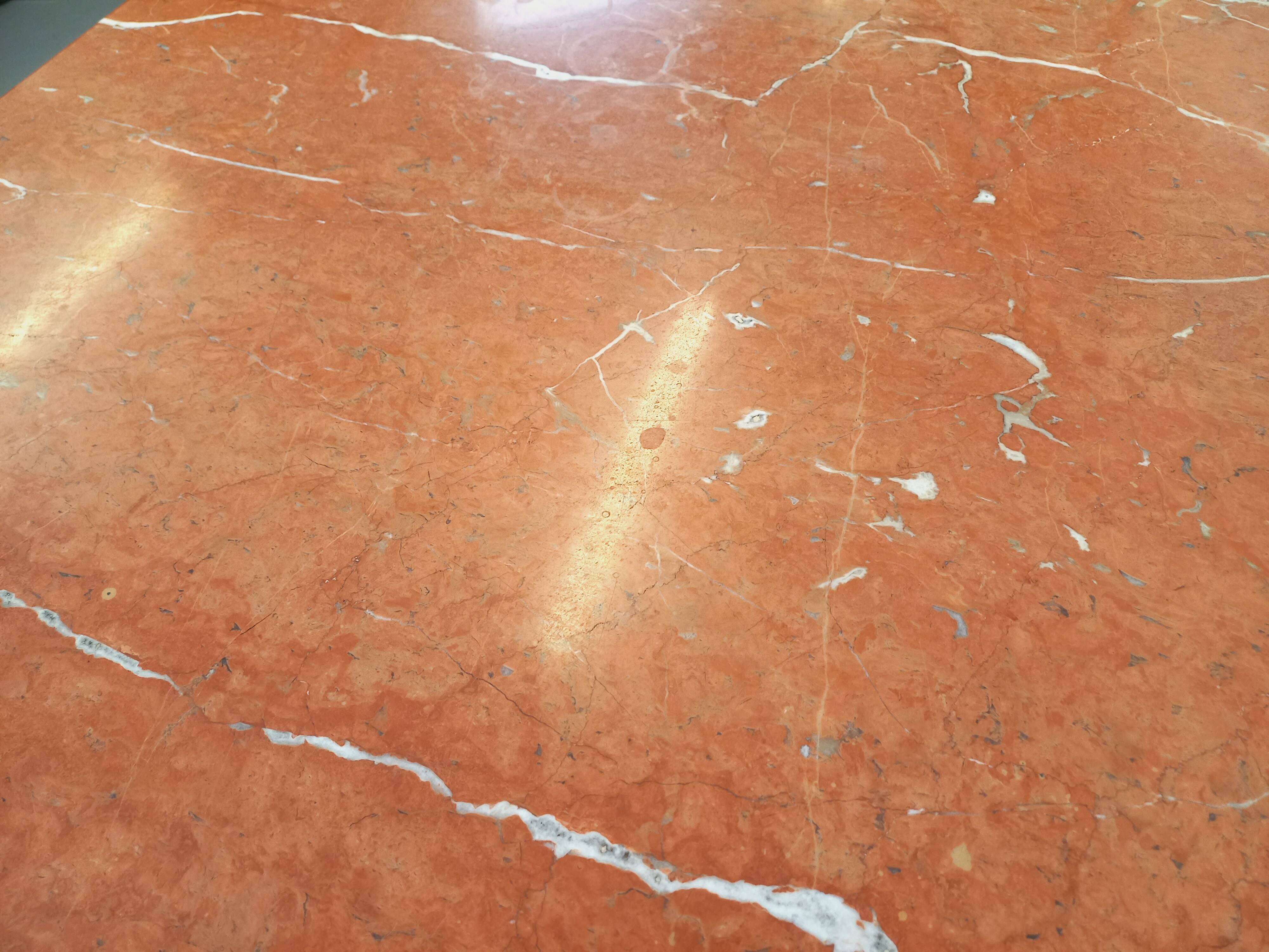 Vintage oval dining table in pink marble from the 70s 80s.