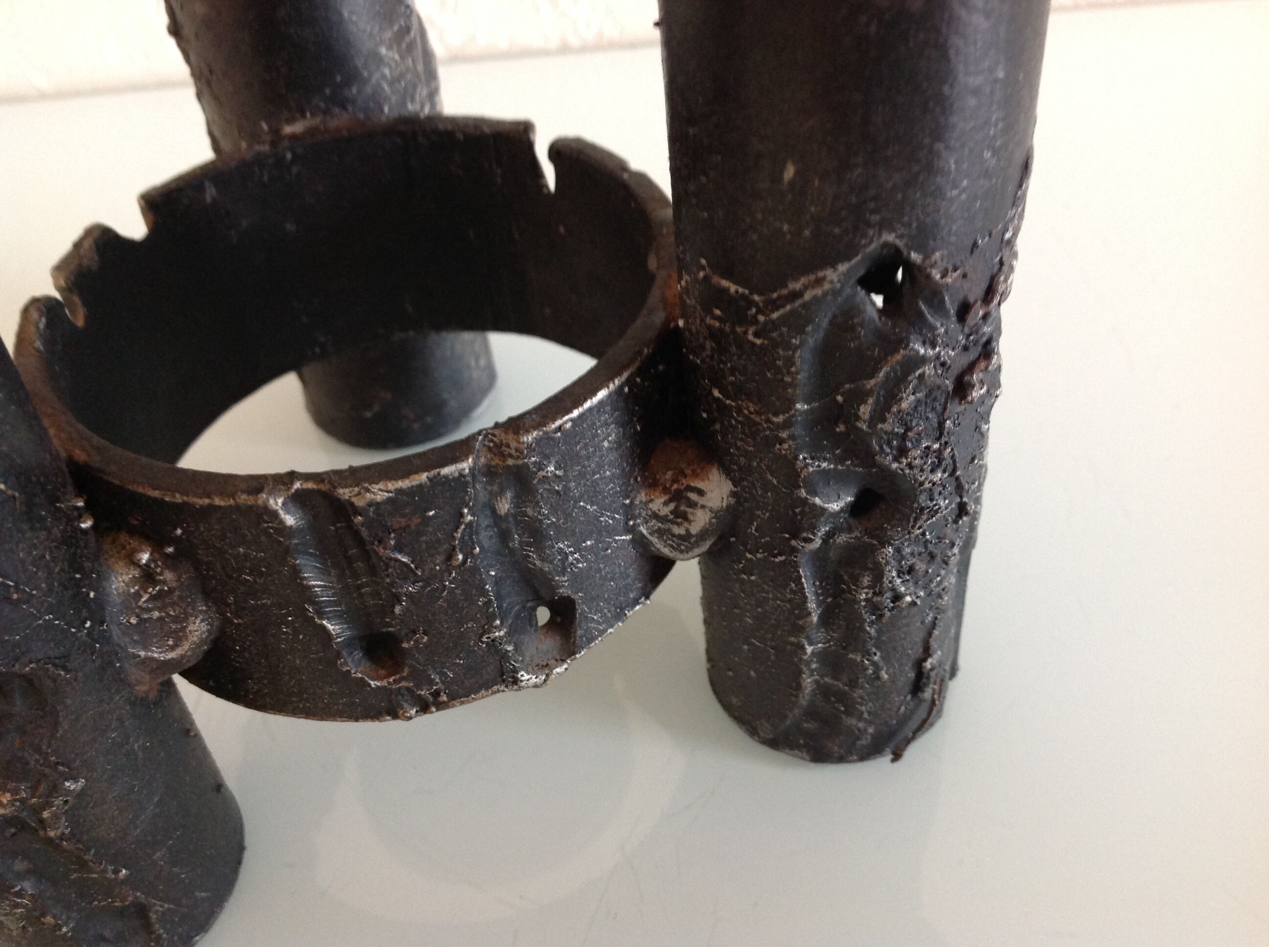 Brutalist candle holder tripod in black metal / vintage 60s-70s