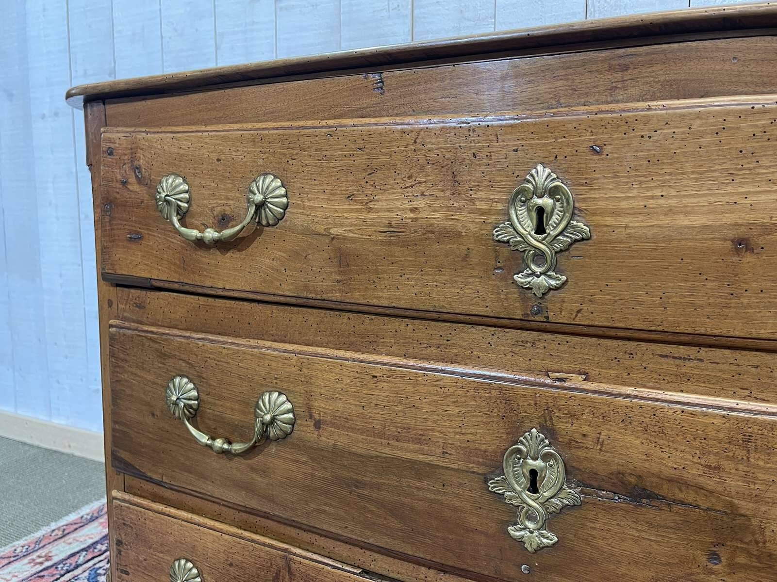18th-century chest of drawers in walnut and fir