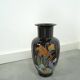 Vase vintage en porcelaine noire.