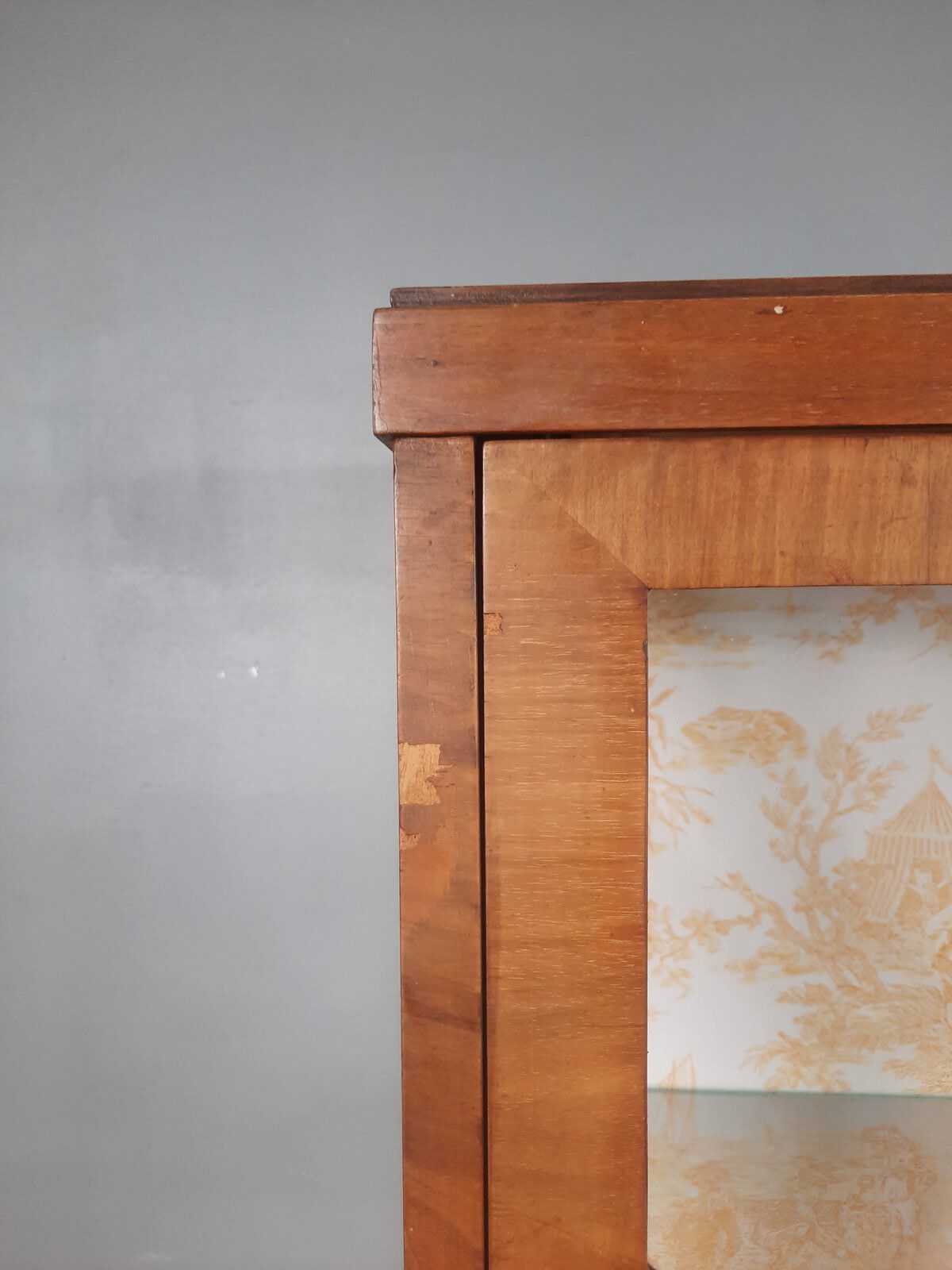 English art deco style showcase