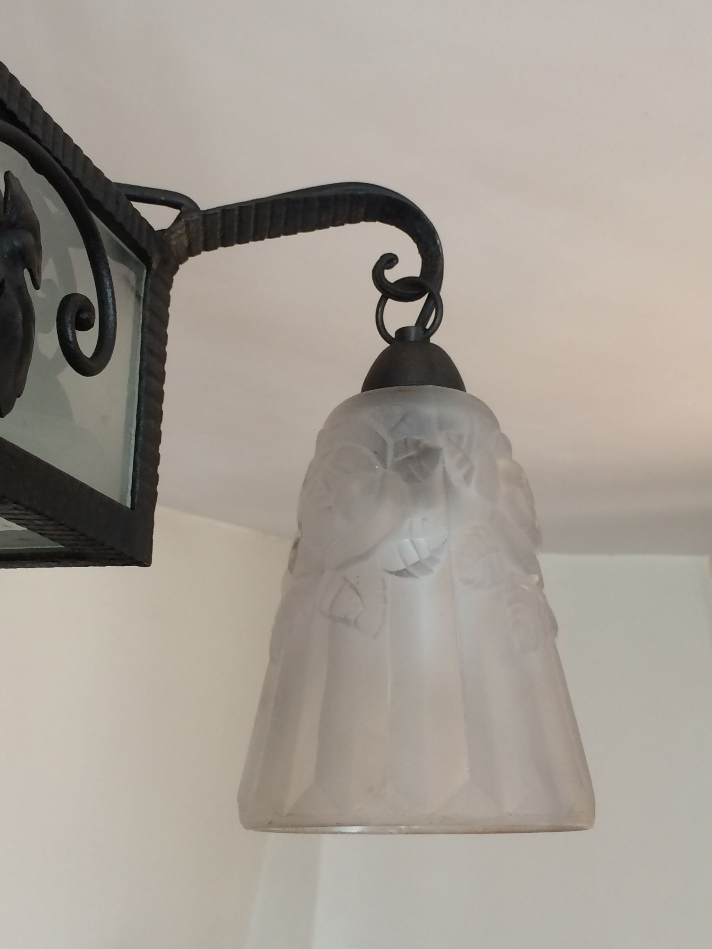Lustre art déco avec vasque carrée et tulipe signé Degue