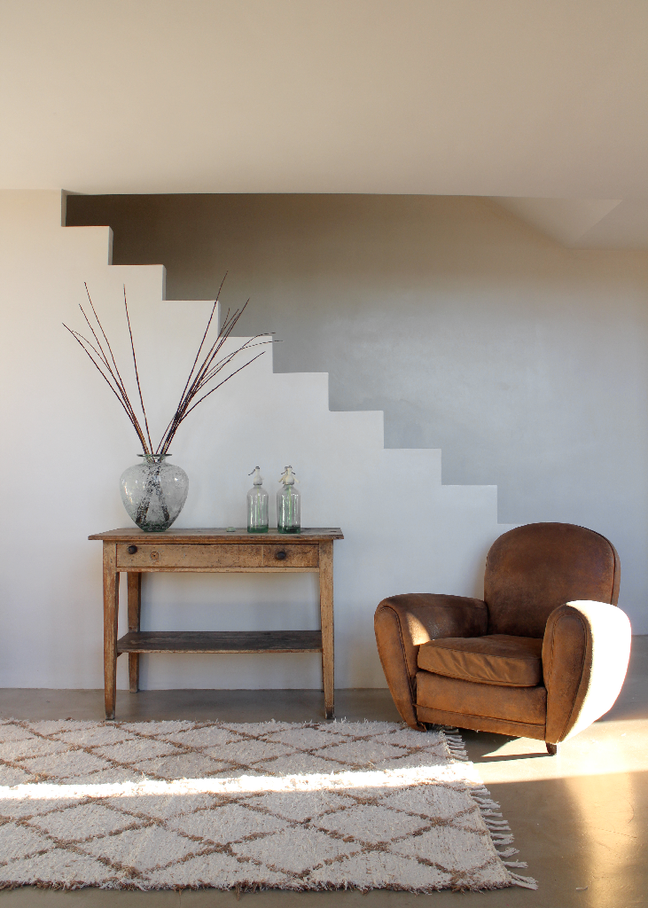 Handmade and reversible carpet - 140 x 200 cm - Mocha and white