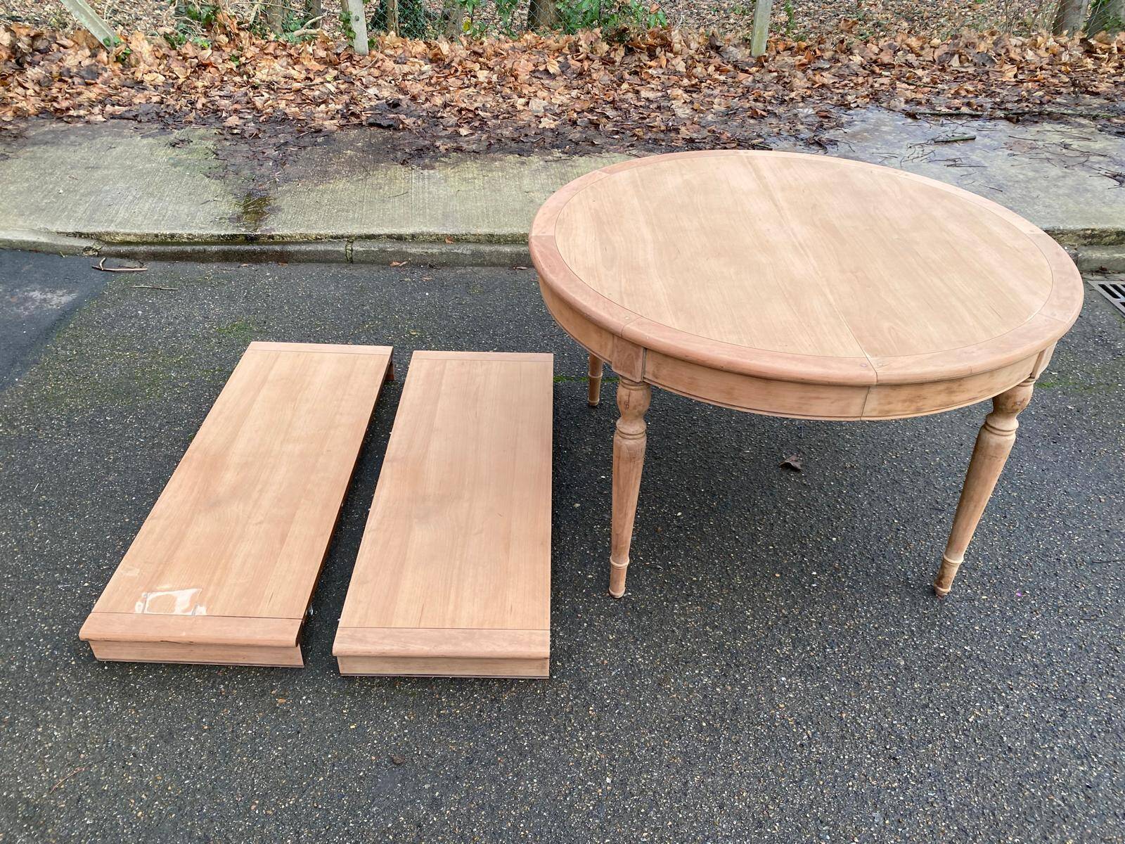 Renovated Louis Philippe round extendable dining table from the 19th century, 210cm.