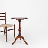 20th Century English small round tilt top table in solid oak, UK