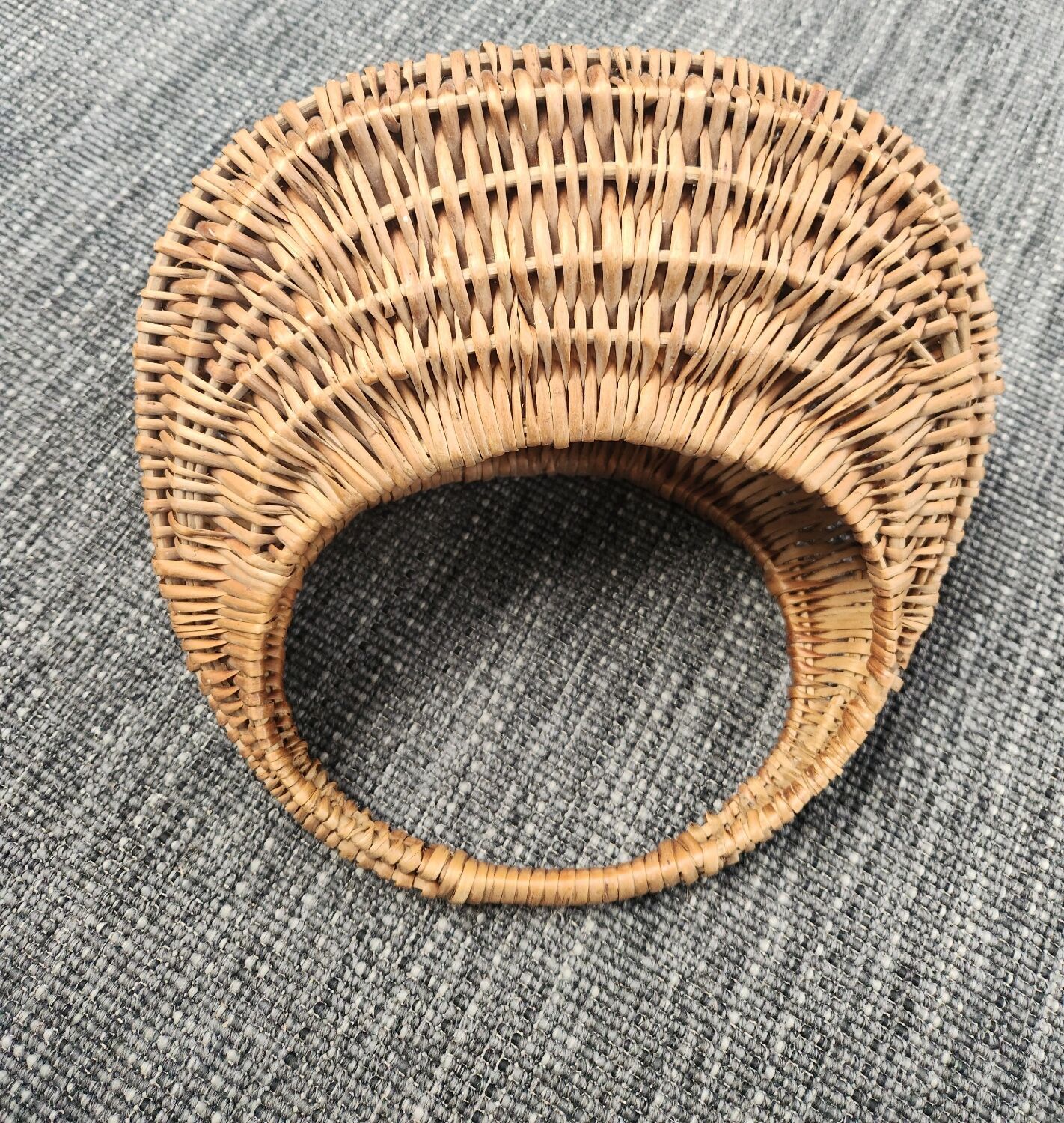 Wicker gondola basket