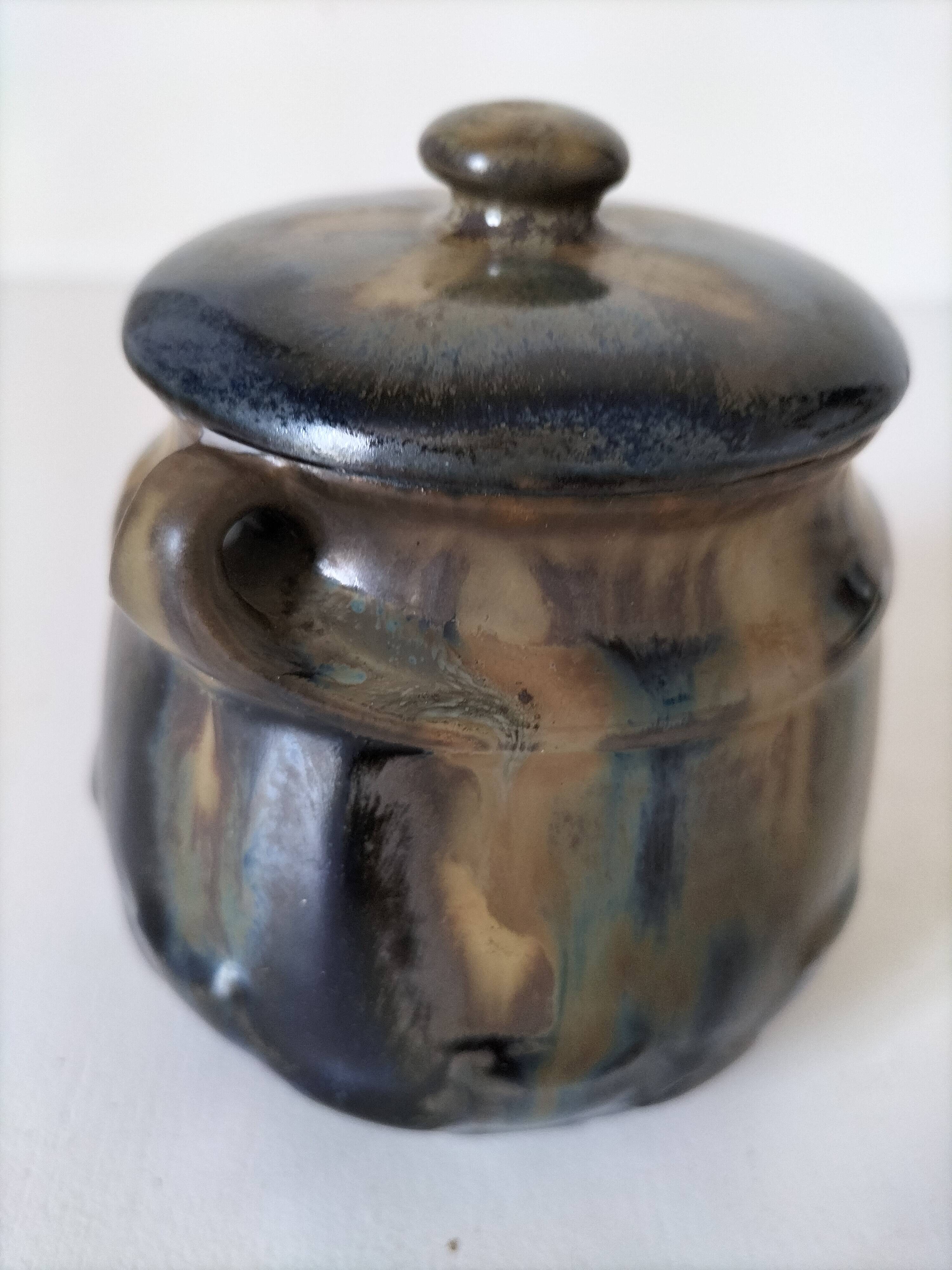 Sucrier en grès flammé Denbac signé – reflets bleu nuit et bronze