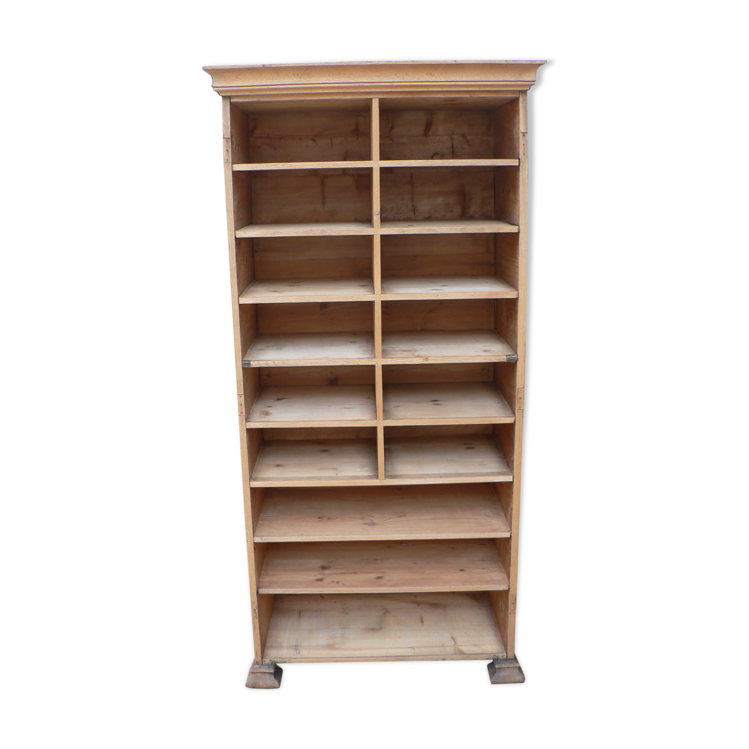 Furniture shelf scoured damask
