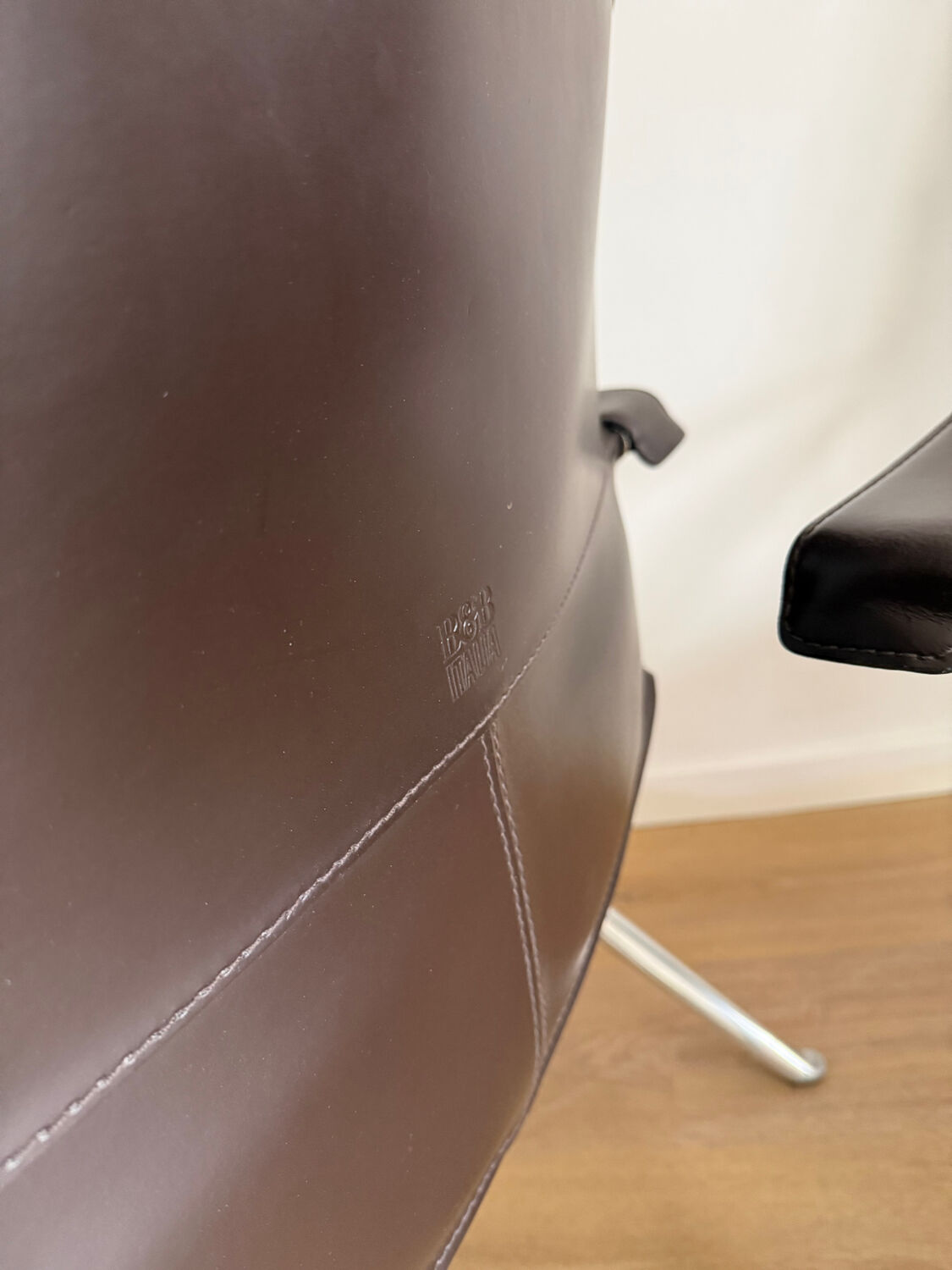 Beverly Armchair – B&B Italia – designed by Antonio Citterio