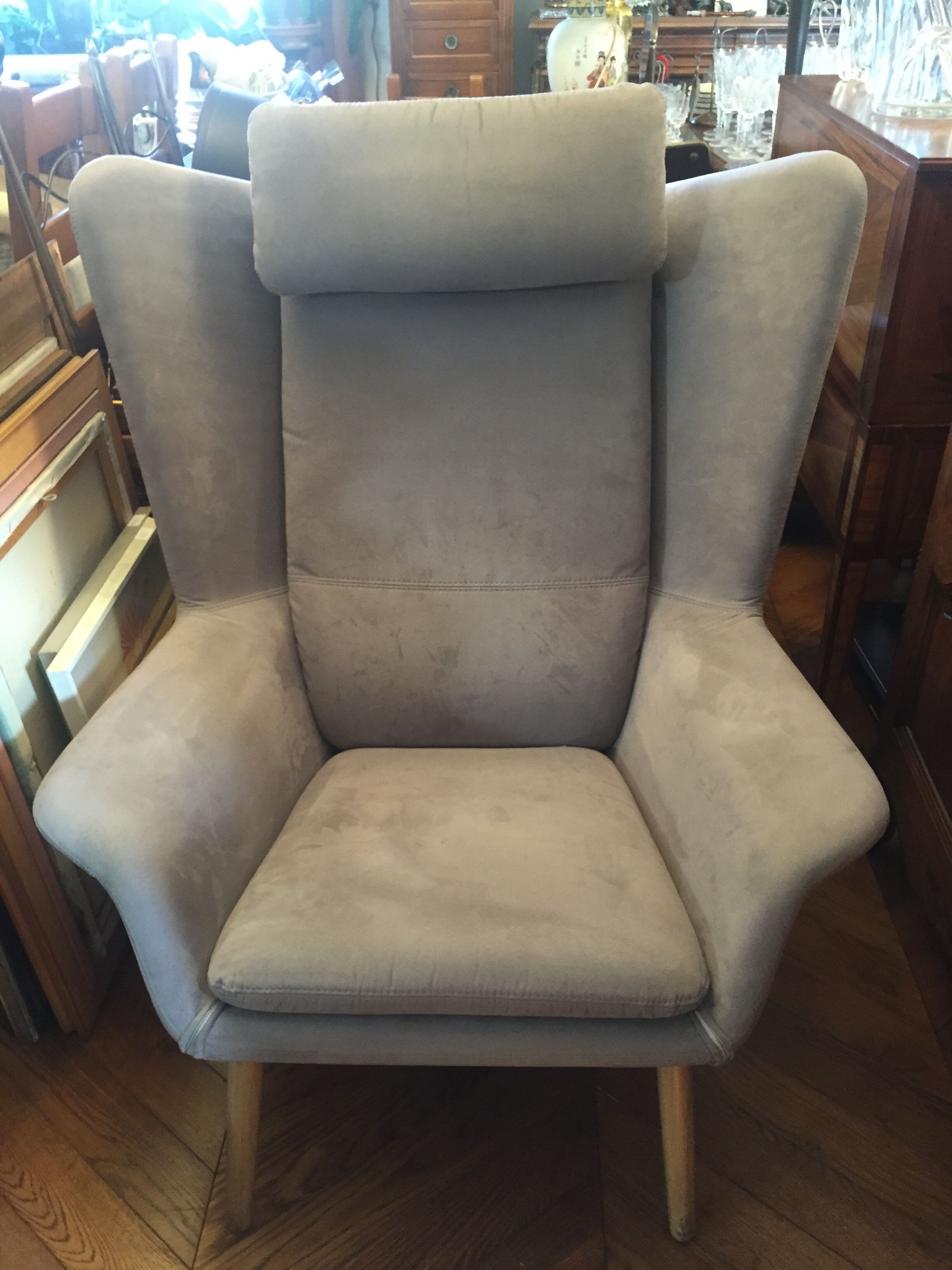 Relaxed chair with foot rests
