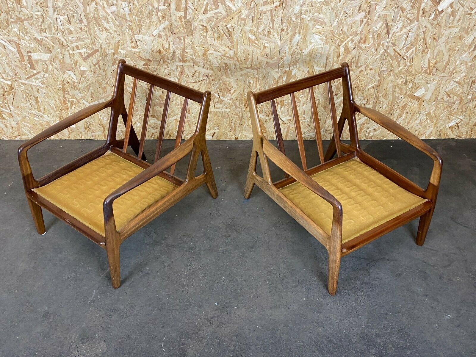 Paire de fauteuils 1970