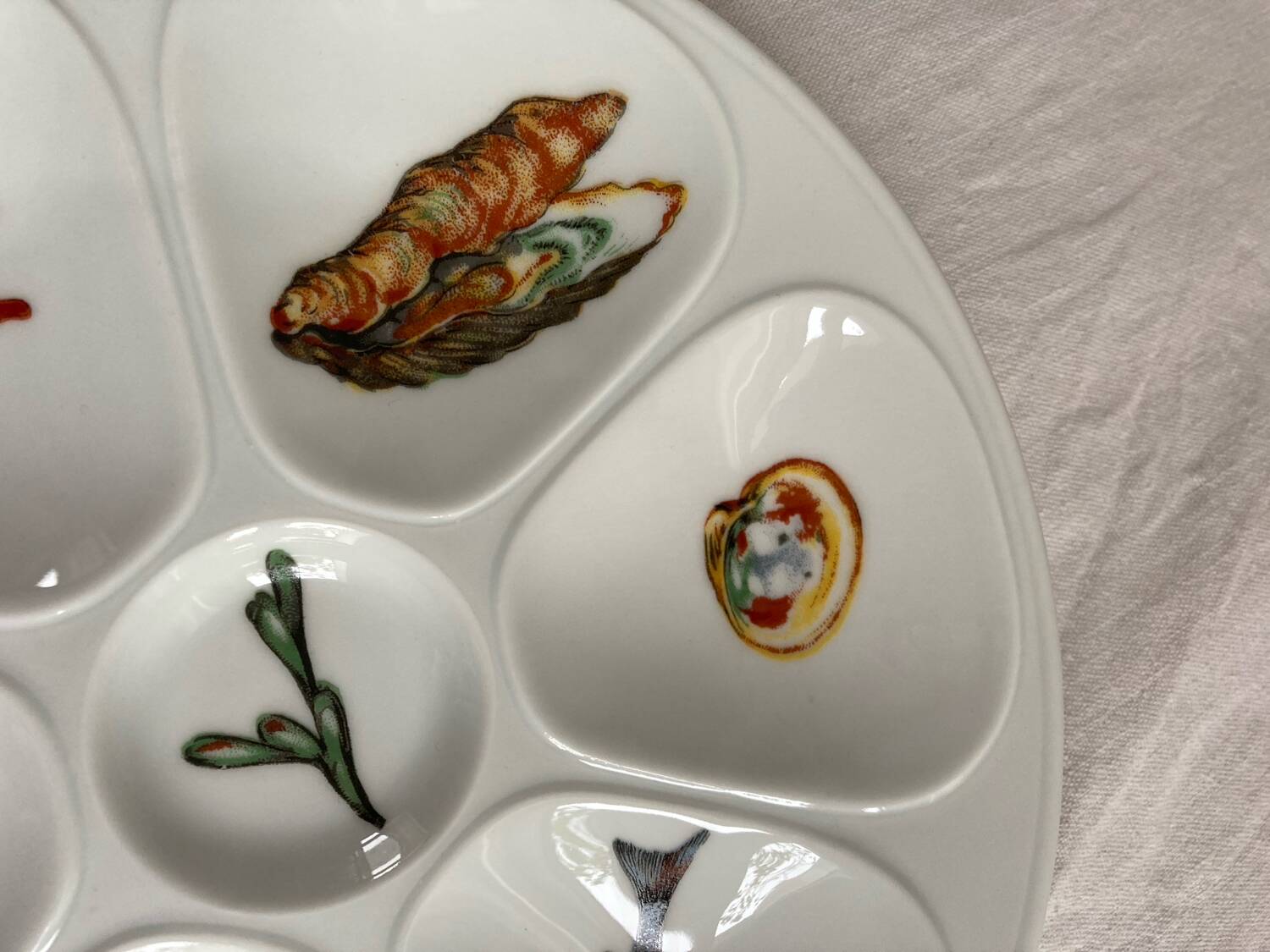 Porcelain oyster plates