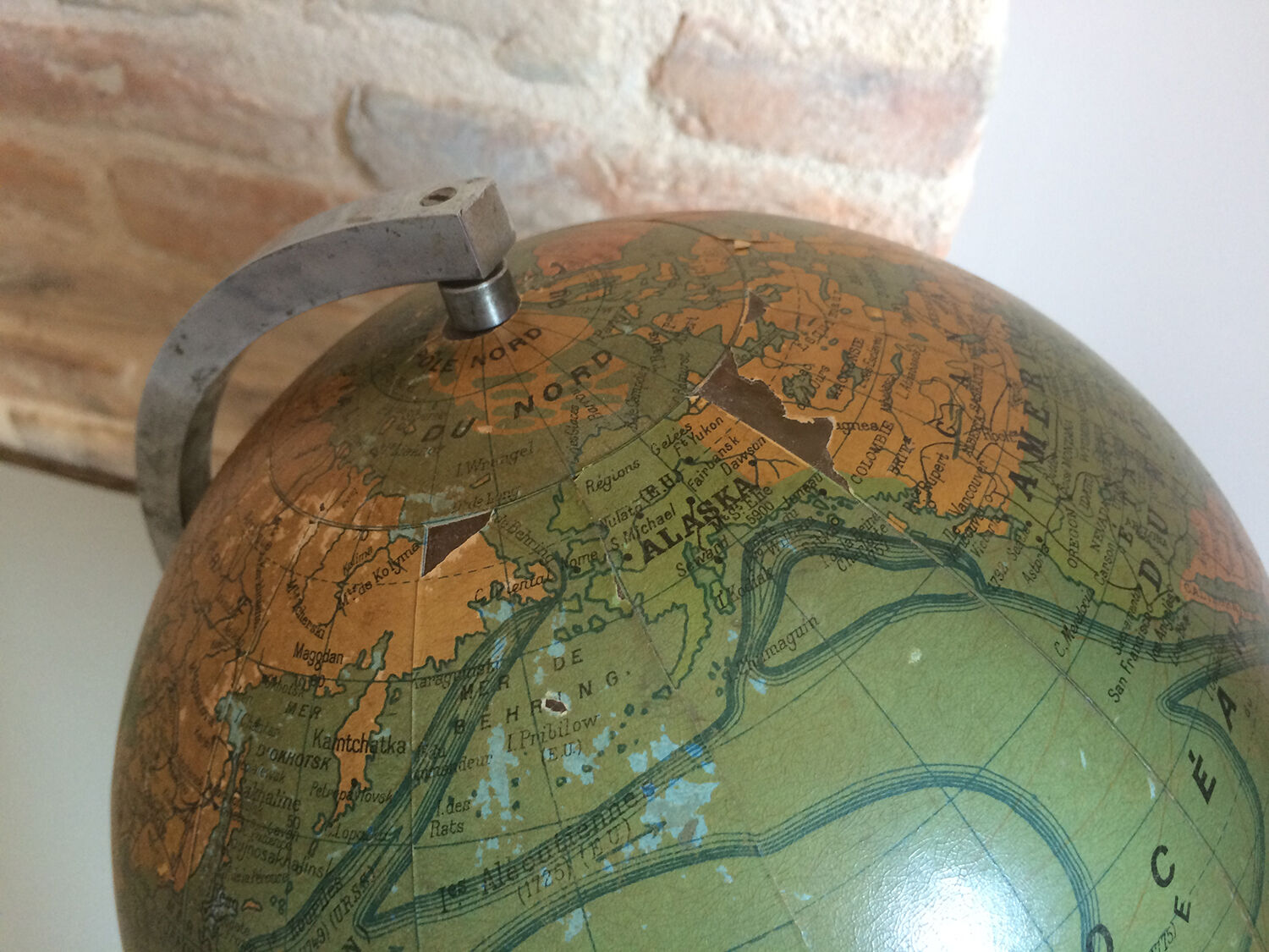 Globe lamp stamped