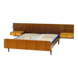 Lit double vintage avec tables de nuit en teck, érable, laiton et verre, années 1960.