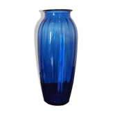 Vase en verre bleu