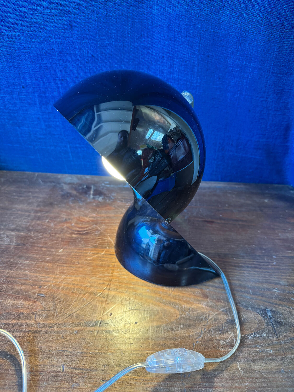 Dalù table lamp – design by Vico Magistretti, Artemide