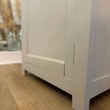 Petite armoire parisienne