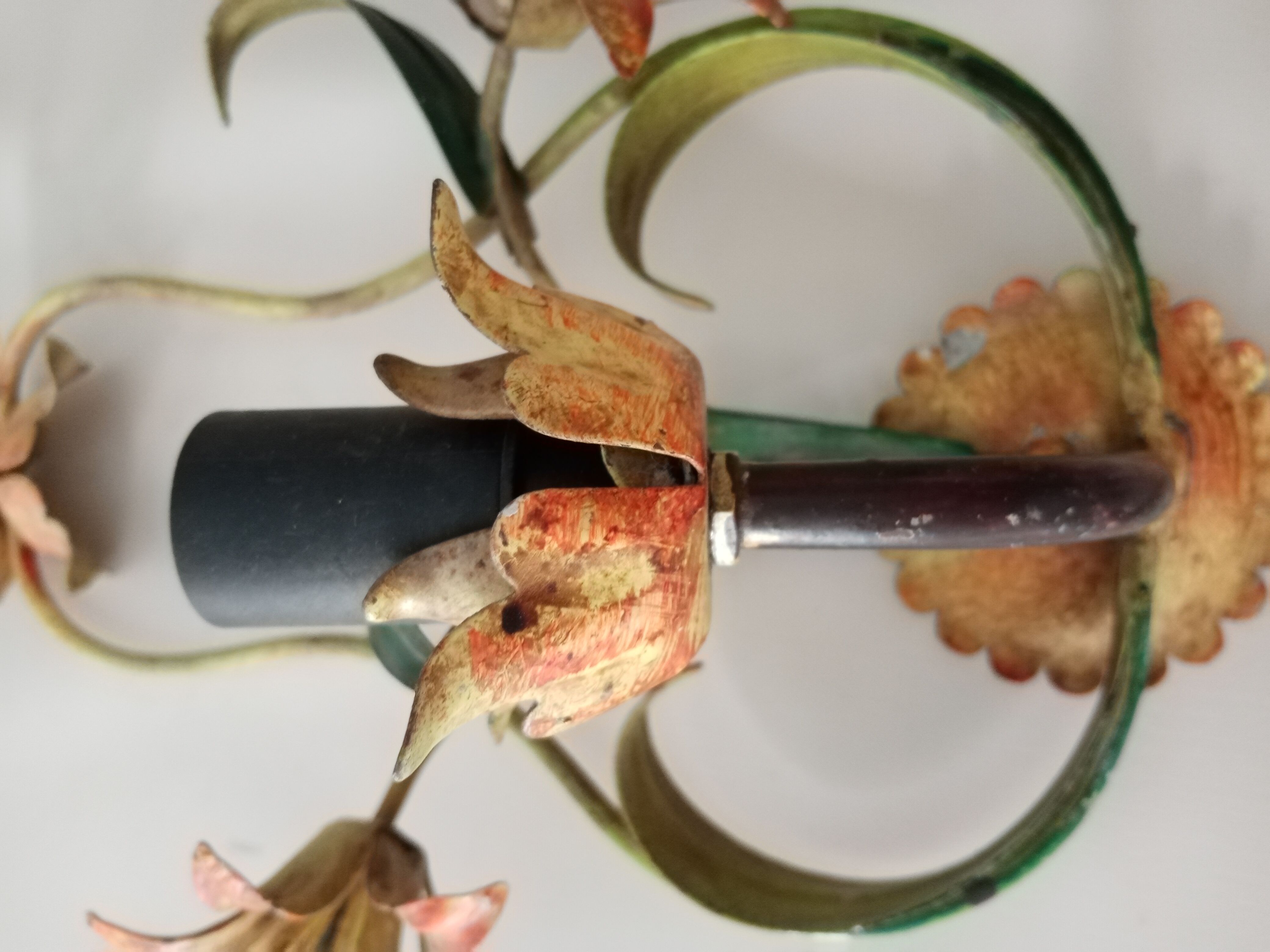 Pair to sconces metal floral decoration