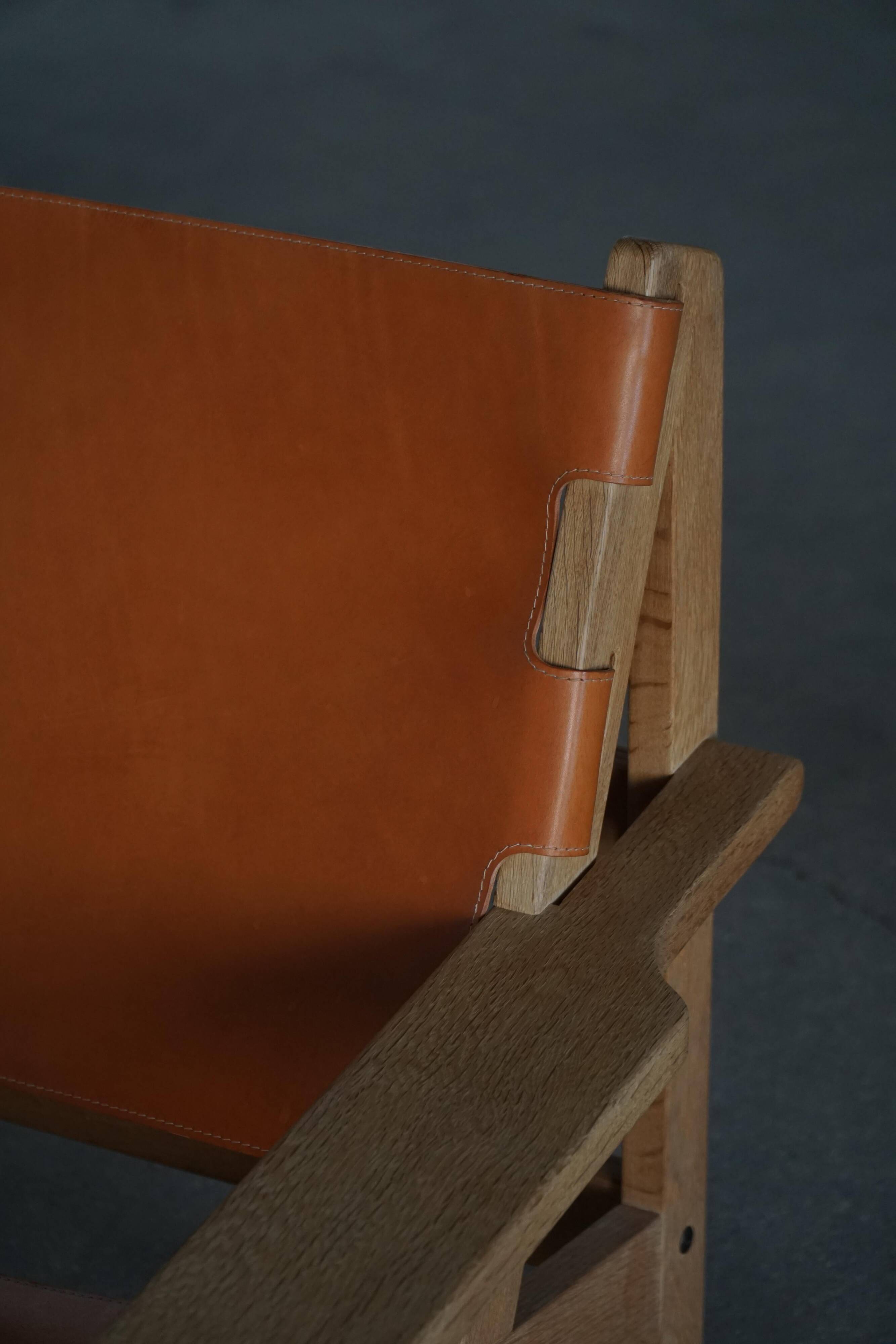 Pair of oak and leather hunting chairs by Kurt Østervig, modern Danish style from the 1960s.