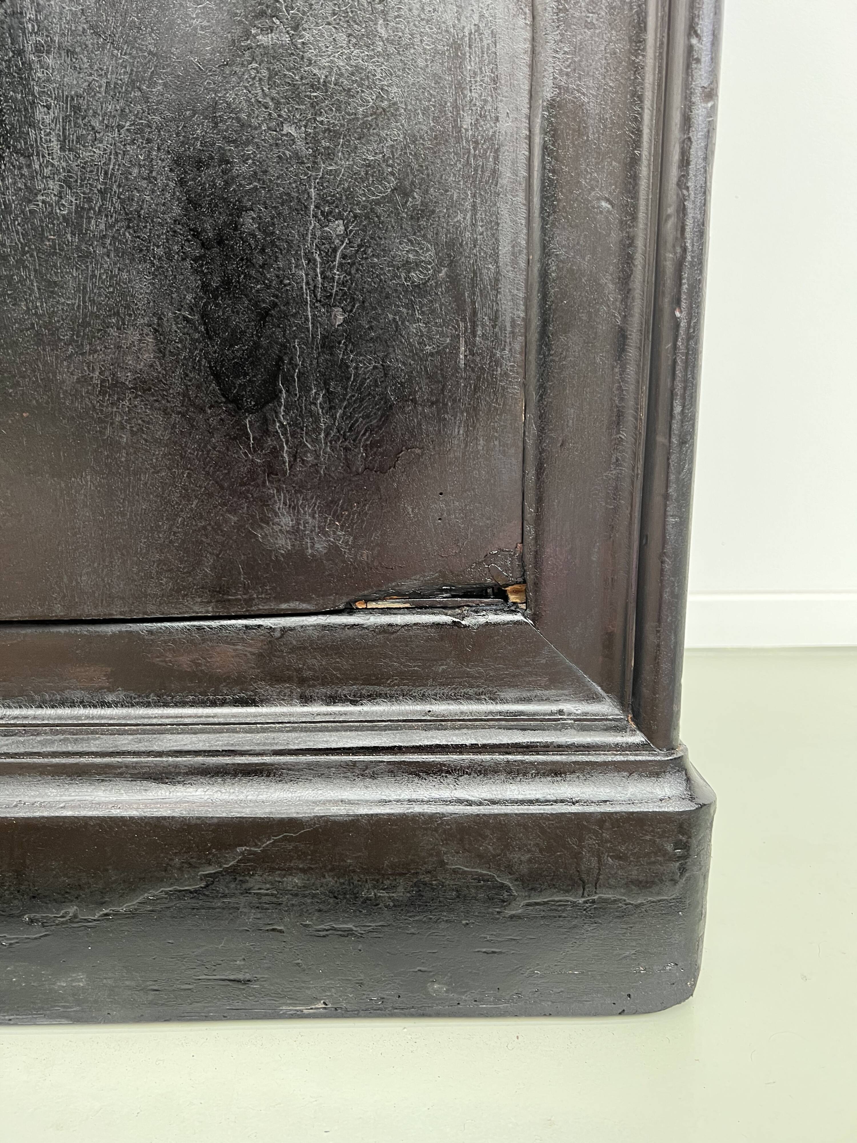 Sideboard - showcase 2 old body in blackened wood