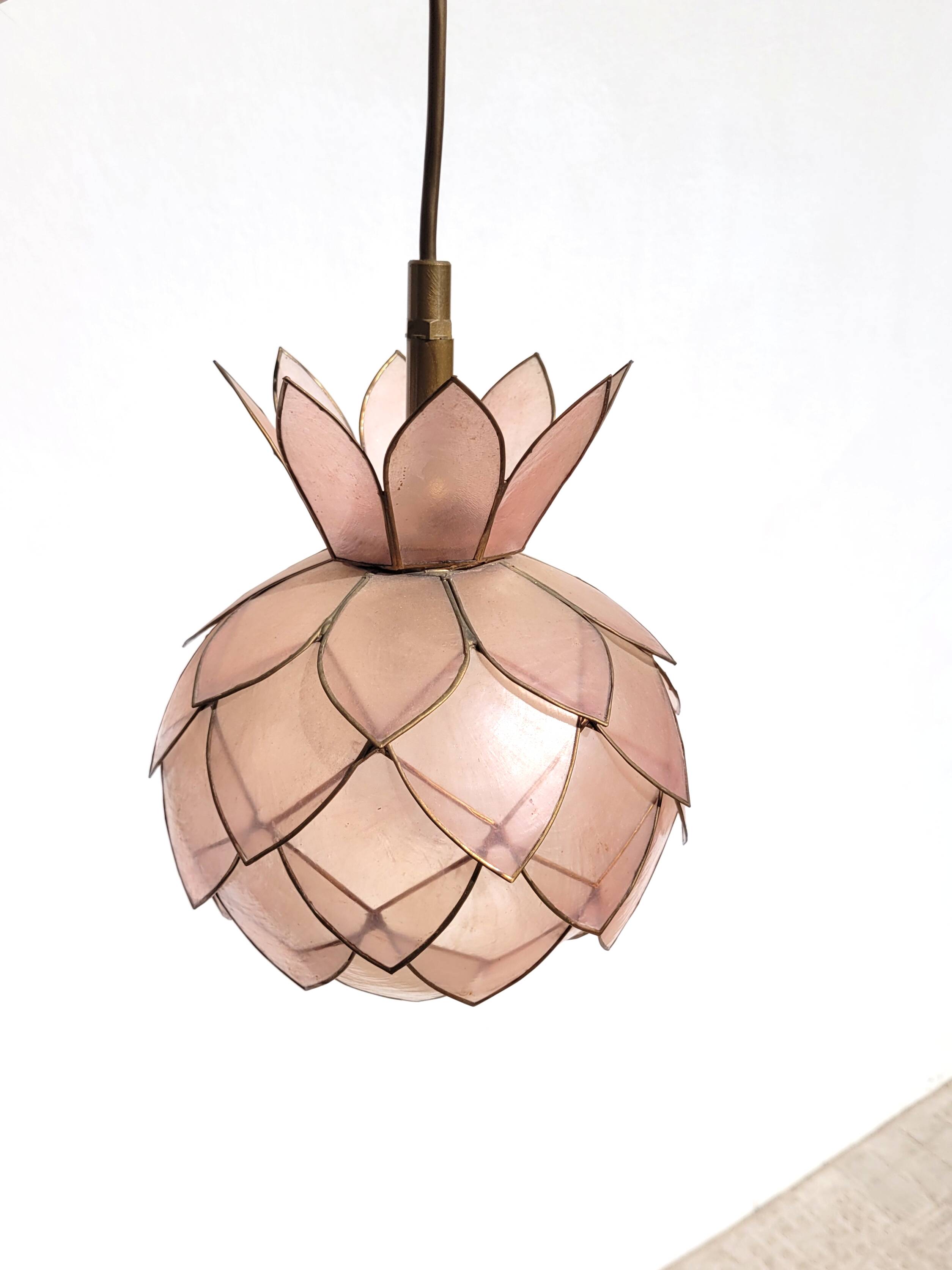 Lotus ceiling lamp in pink mother-of-pearl and brass