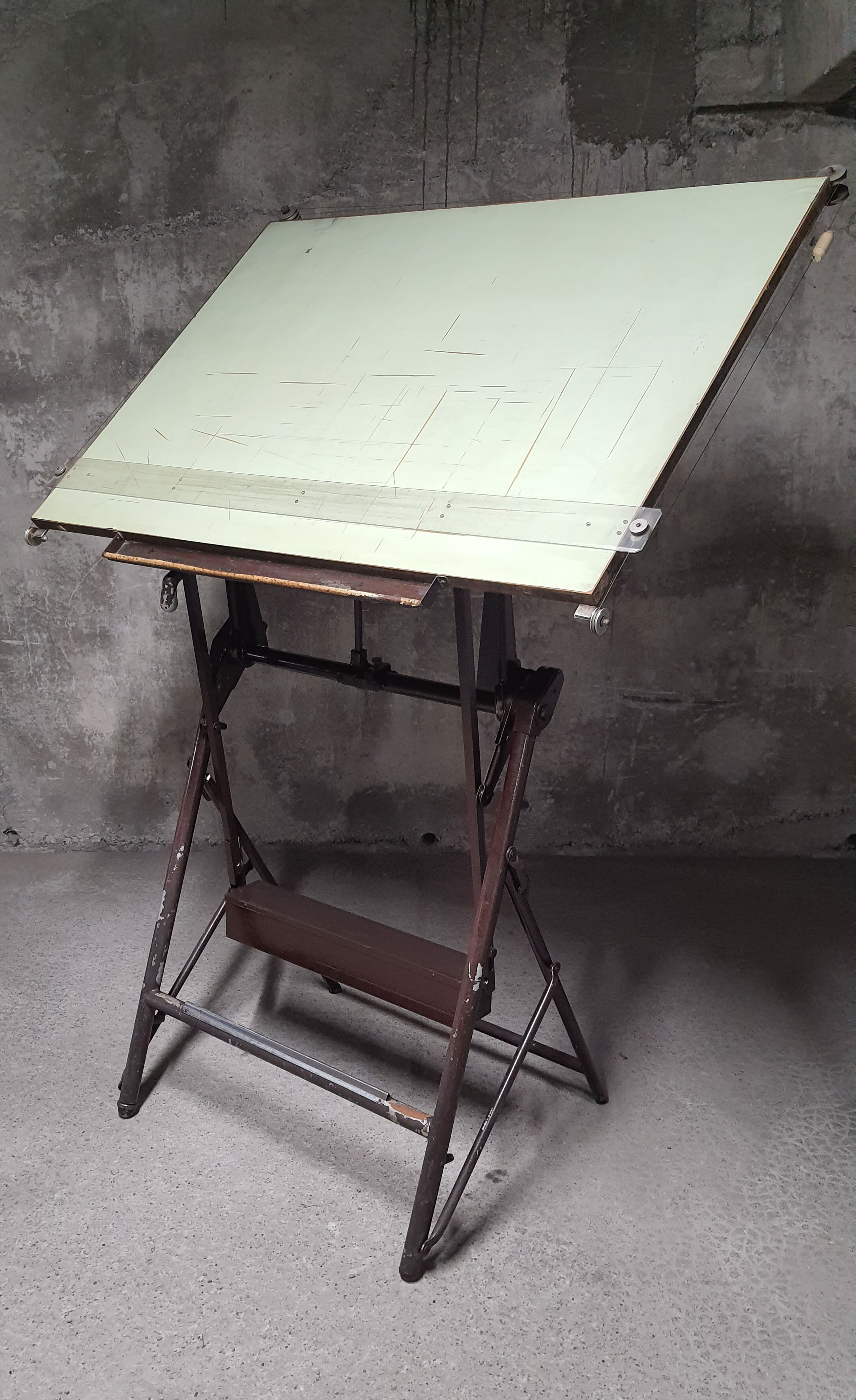 Table à dessin architecte Sautereau Paris 1950 fonte avec chaise Thonet