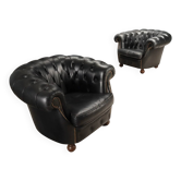 Paire de fauteuils Chesterfield anciens en cuir capitonné XXe siècle