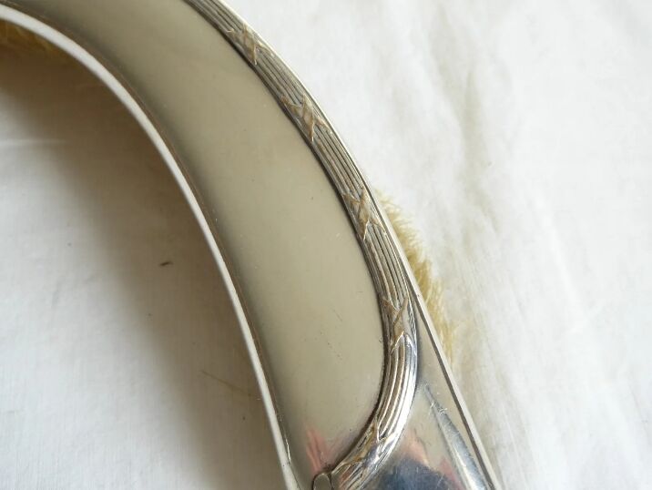 Silver metal crumb pick-up