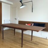 Extendable teak table