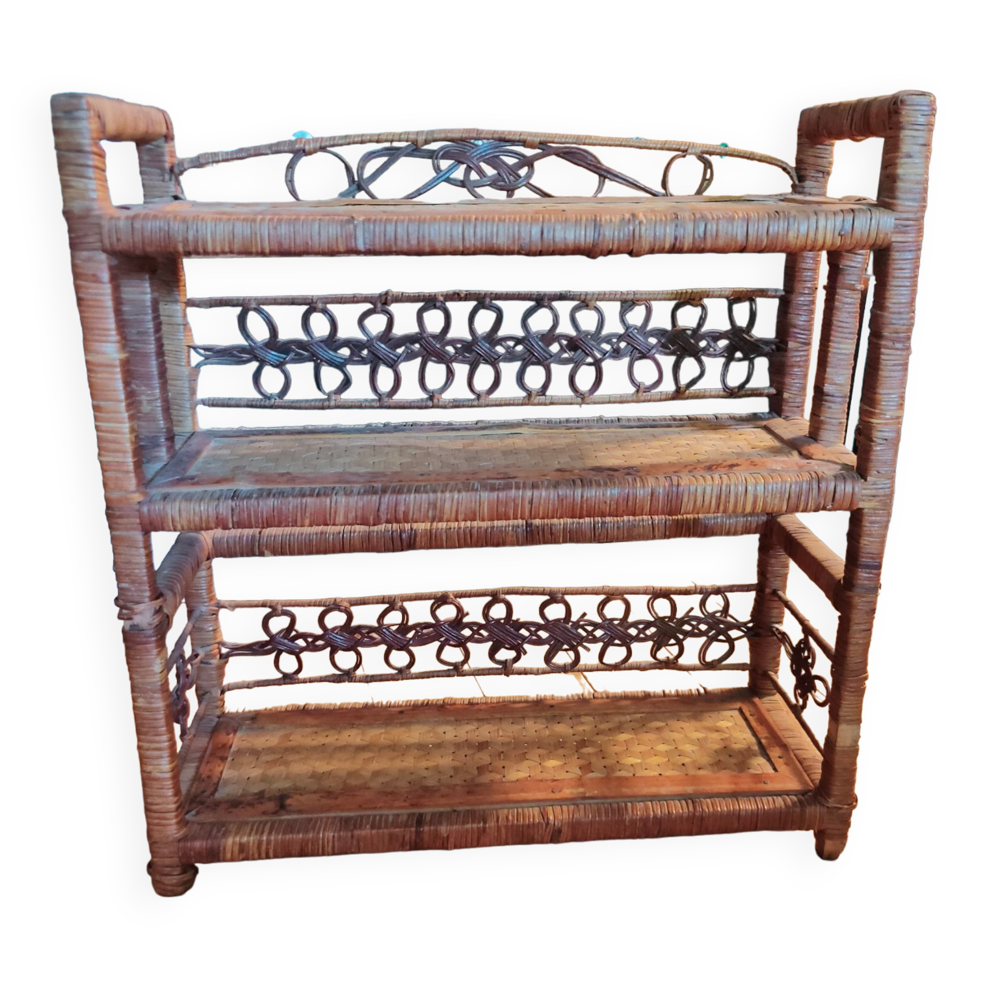 Small wall shelves in bamboo and wicker