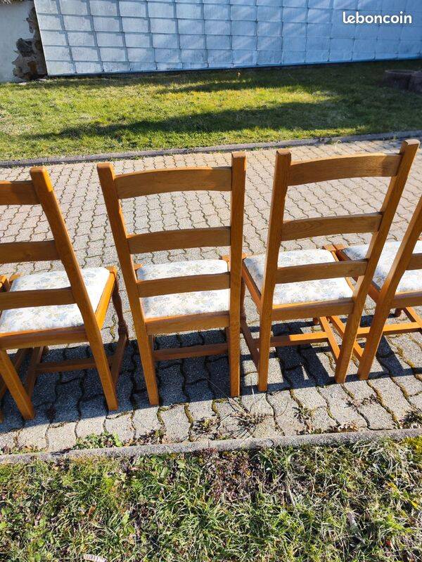 Set of 6 wooden chairs with floral fabric