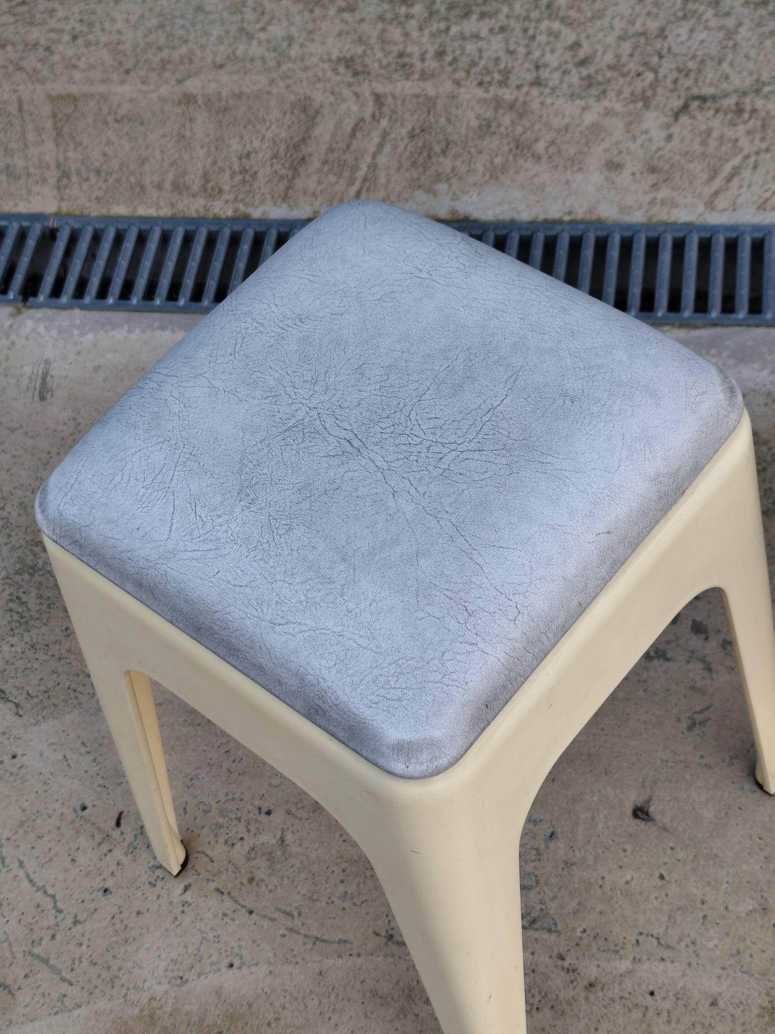 Pair of vintage "ami" stools