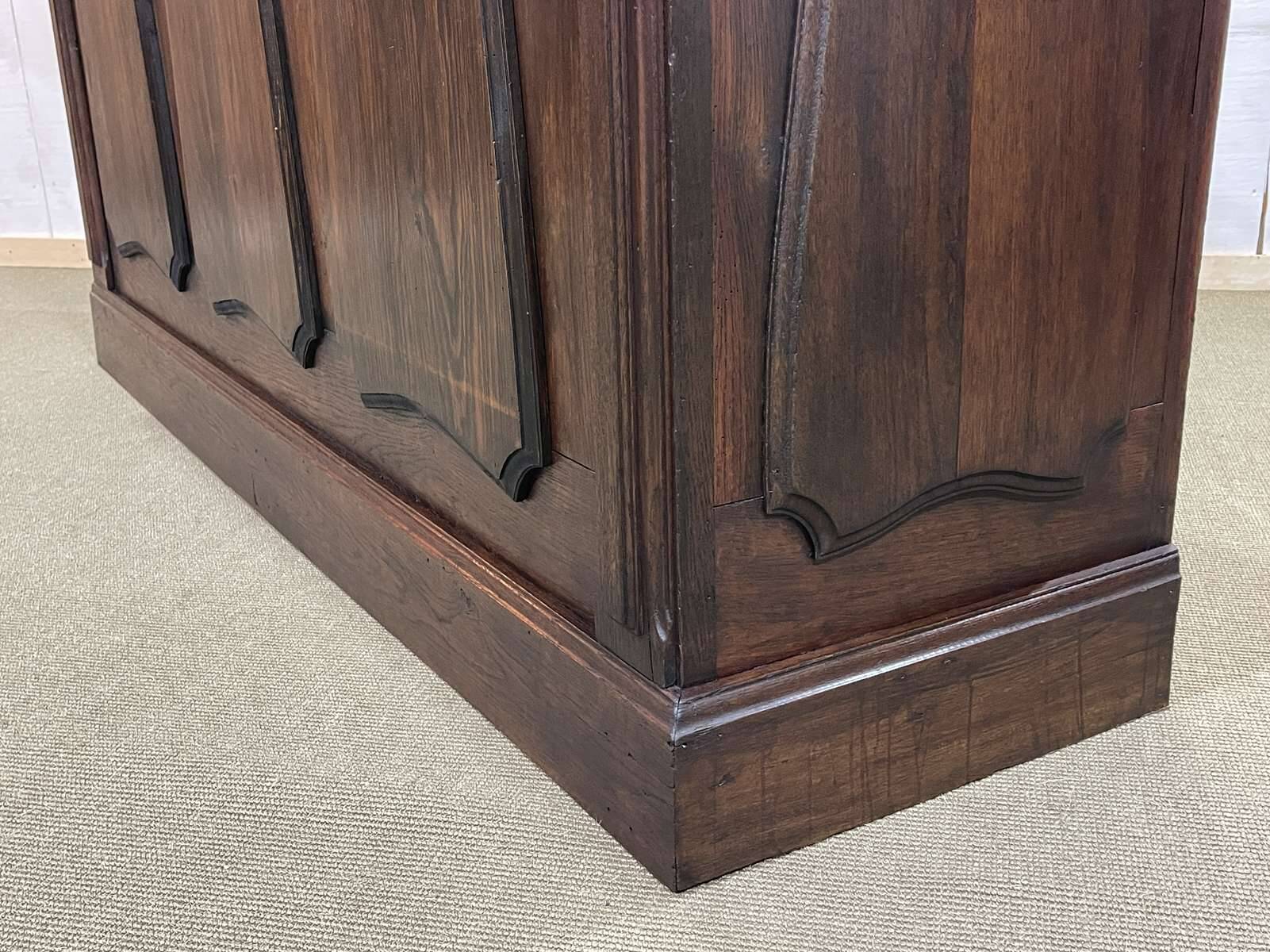 Comptoir de bar en chêne début XXème avec habillage d'époque zinc et étain