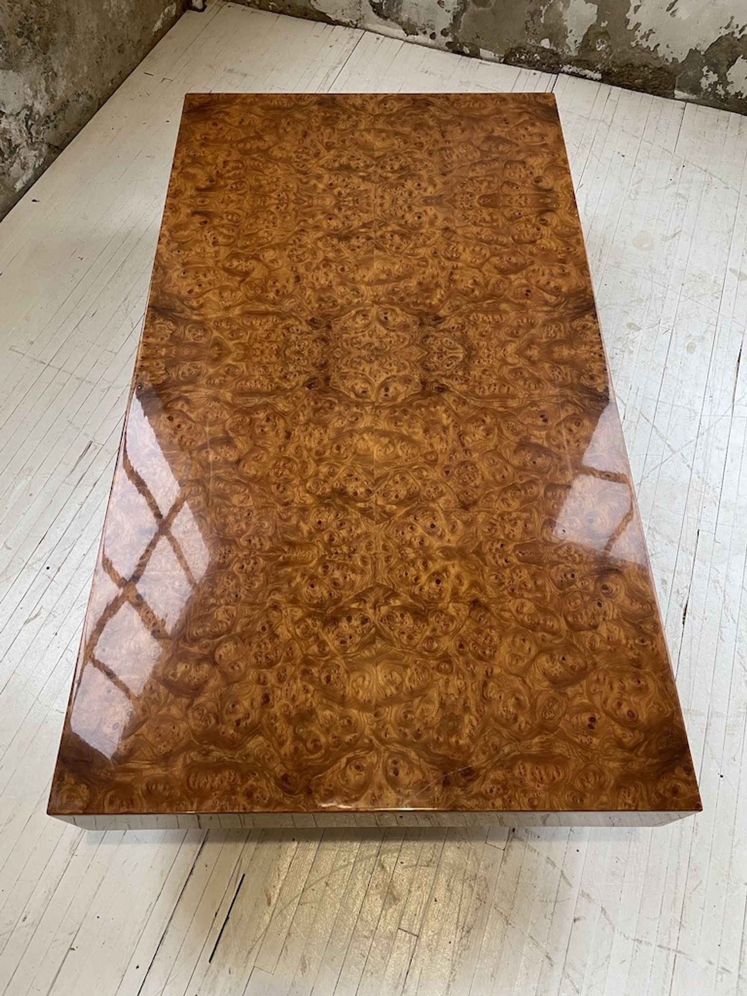 Table basse italienne laque loupe d’orme
