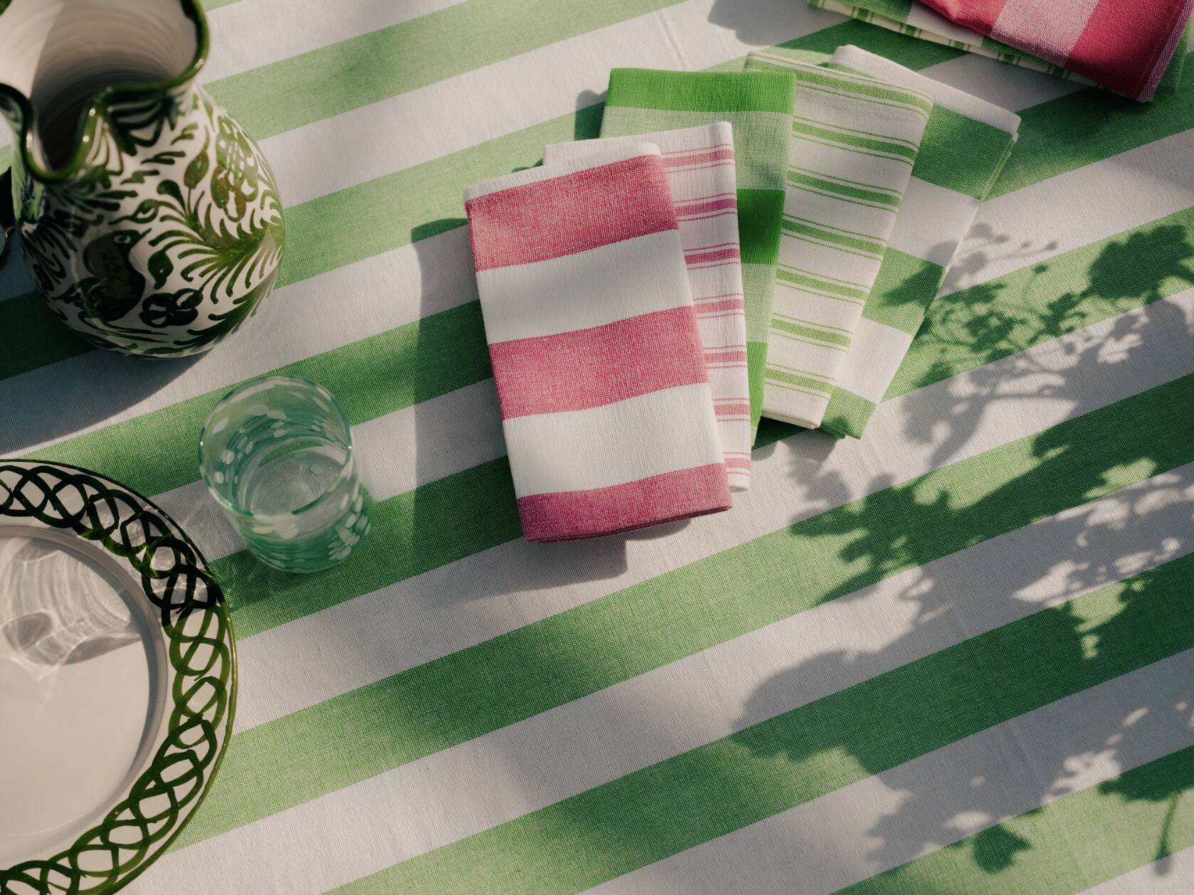 Green striped tablecloth: 240cm x 170cm