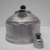old aluminum kettle with a sufffloating system