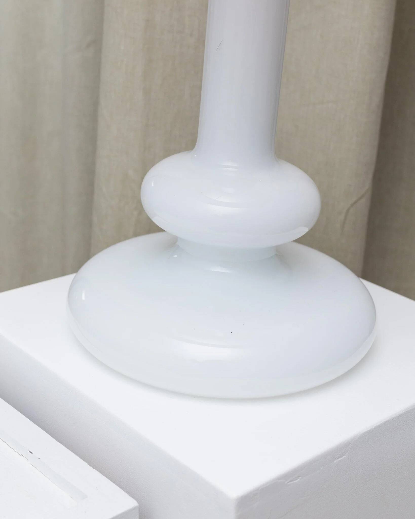 Vintage Holmegaard Plaza table lamp by Hsin-Lung Lin for Glasværk, 1970s - White glass with pink fabric shade - Elegant retro lamp, gift idea.