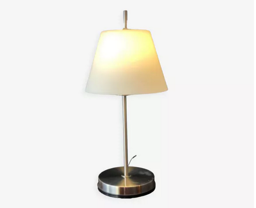 Lampe en métal argenté et verre blanc H 50 cm Diamètre max 22 cm