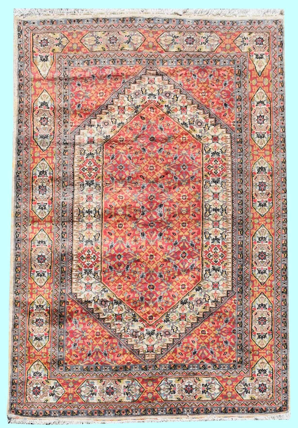 Jihangie wool and silk oriental carpet : 1.28 x 1.90 m